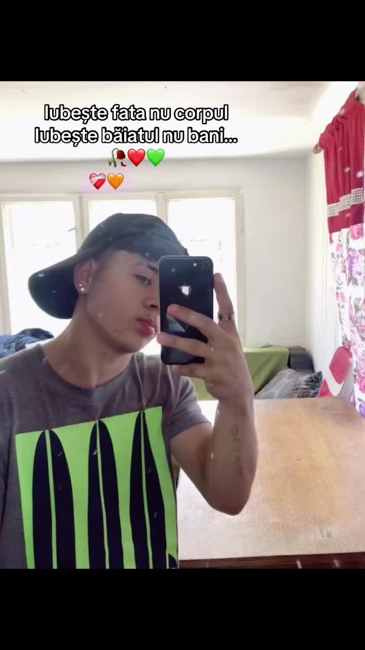@🦅