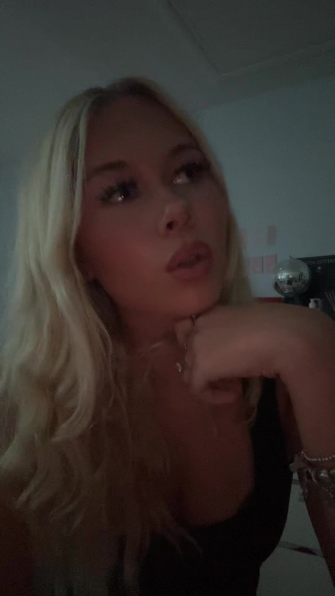 @✰