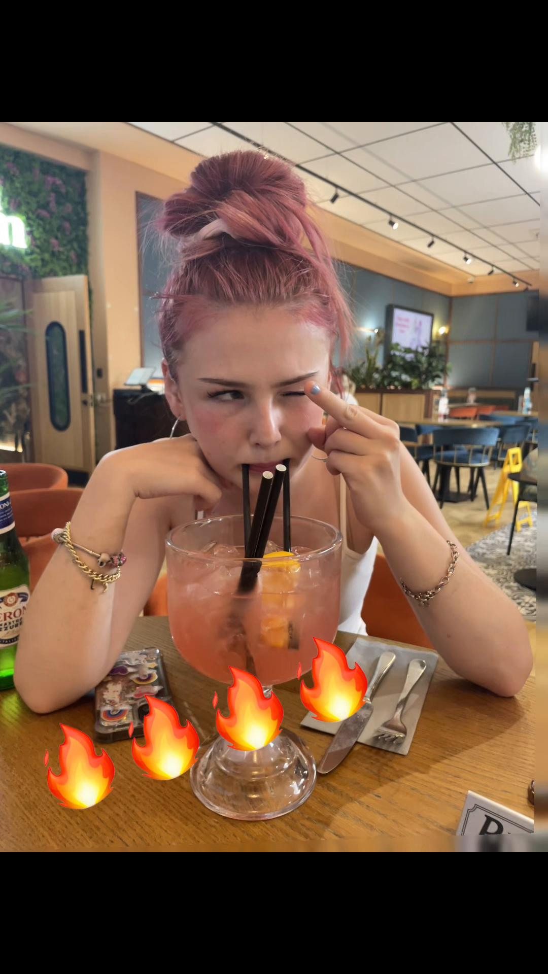 @🦄