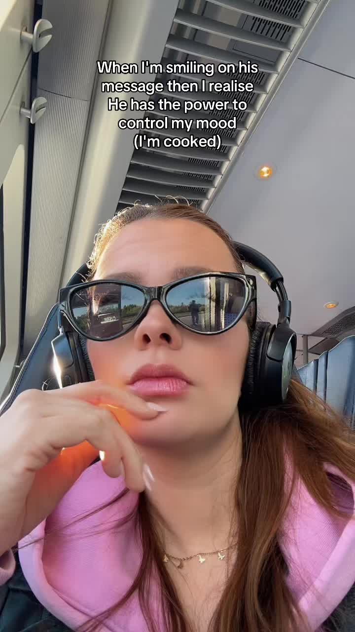 @Vivixsch_