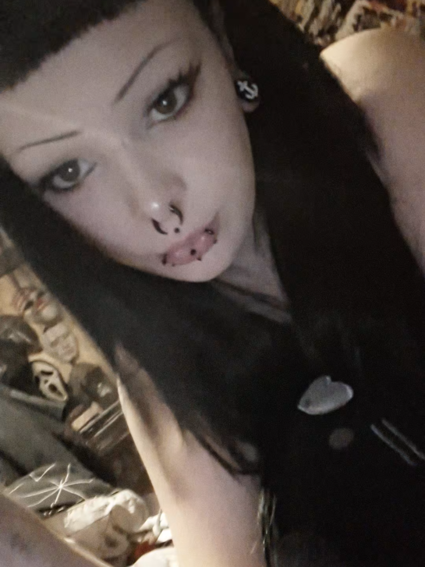 @horrorblompy