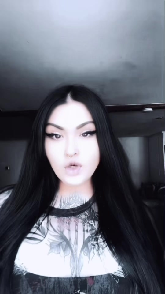 @𝕷𝖎𝖛𝖎𝖓𝖌𝕯𝖊𝖆𝖉𝕲𝖎𝖗𝖑🖤