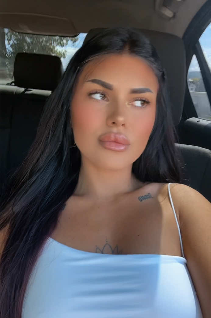 @moniilaaura
