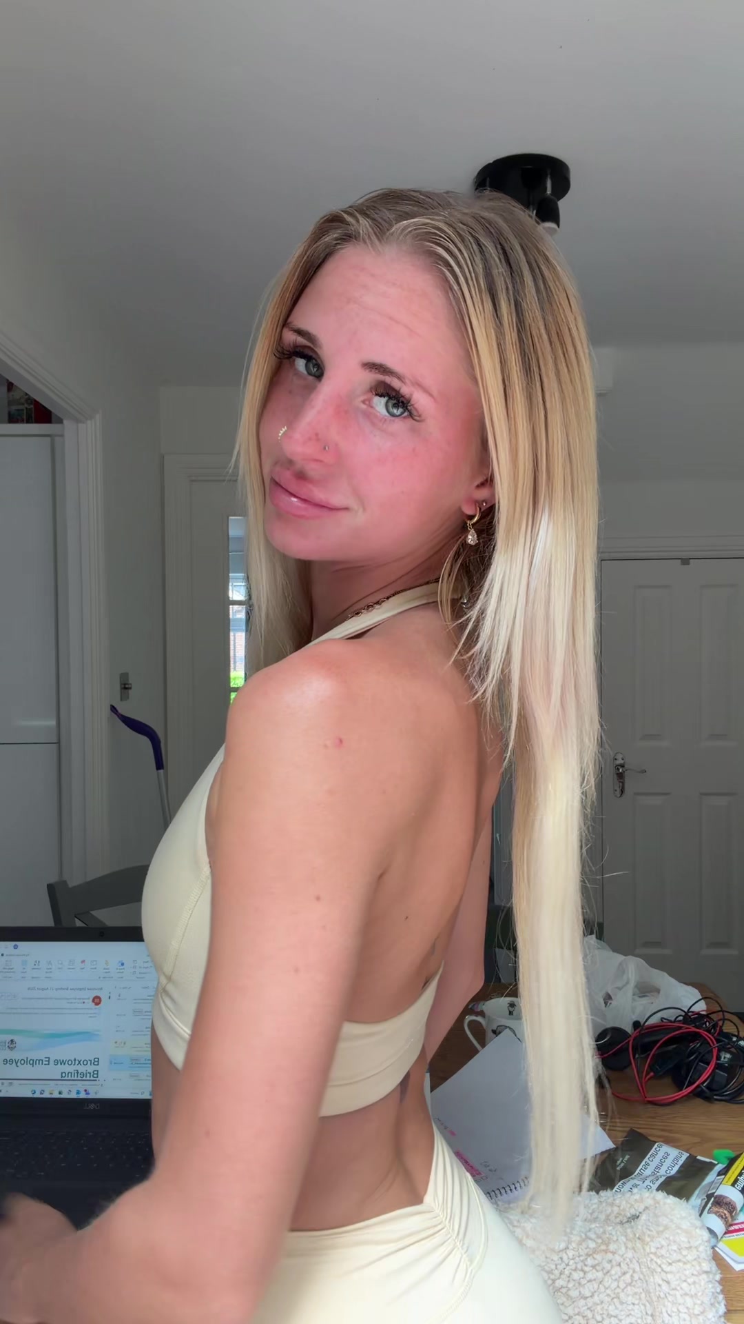 @Amslouxox