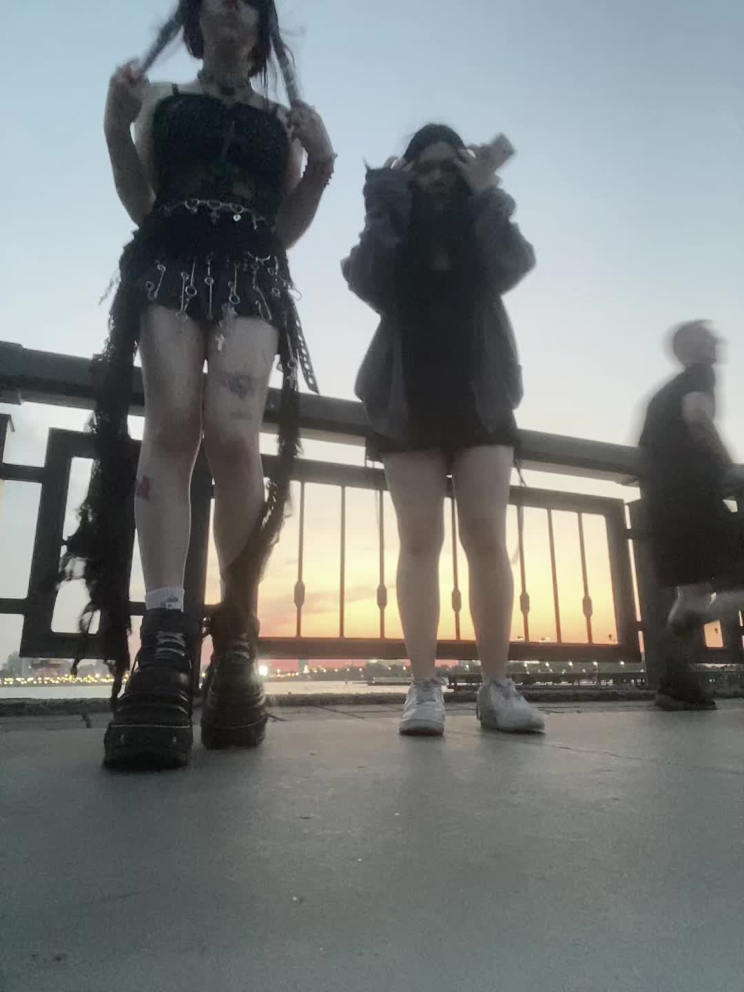 @s3Nyw3bS3x