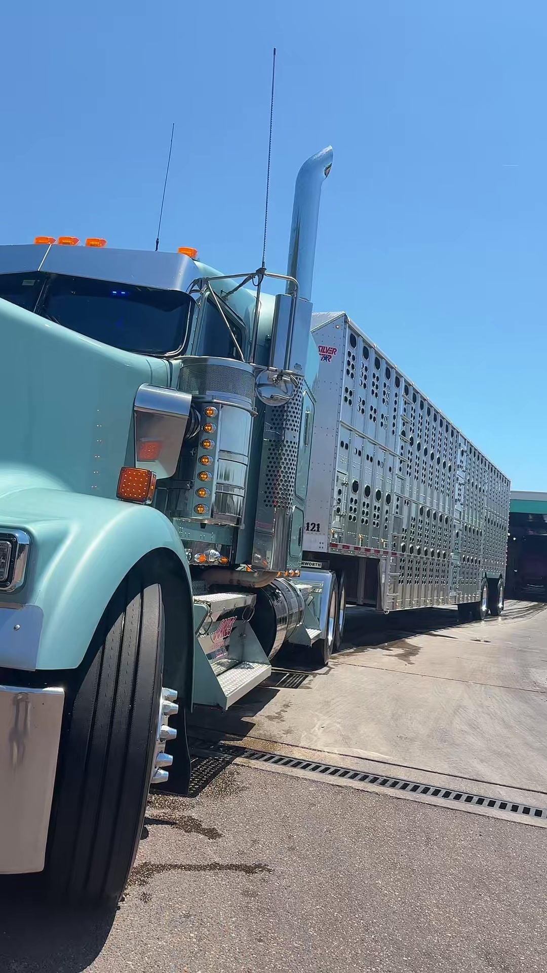 @Trucker O 👨🏾&zwj;✈️✈️✈️🚛