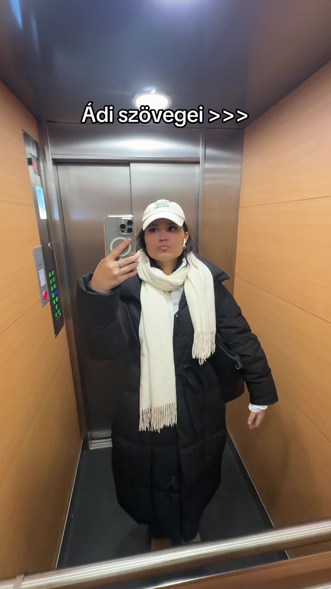 @Eszti