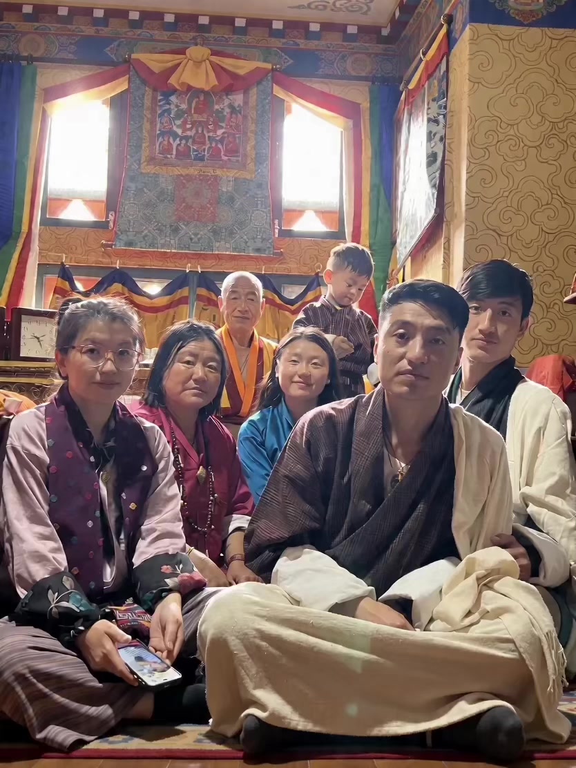 @꧁༺✨ V Bhutanese Guy ✨༻꧂