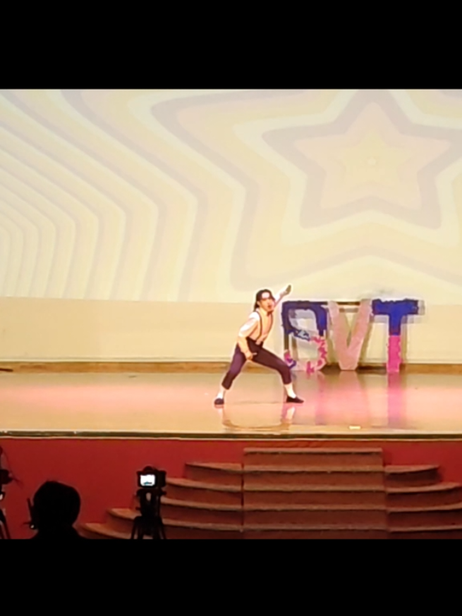 @Luis Mujica -Coreografo & Prof