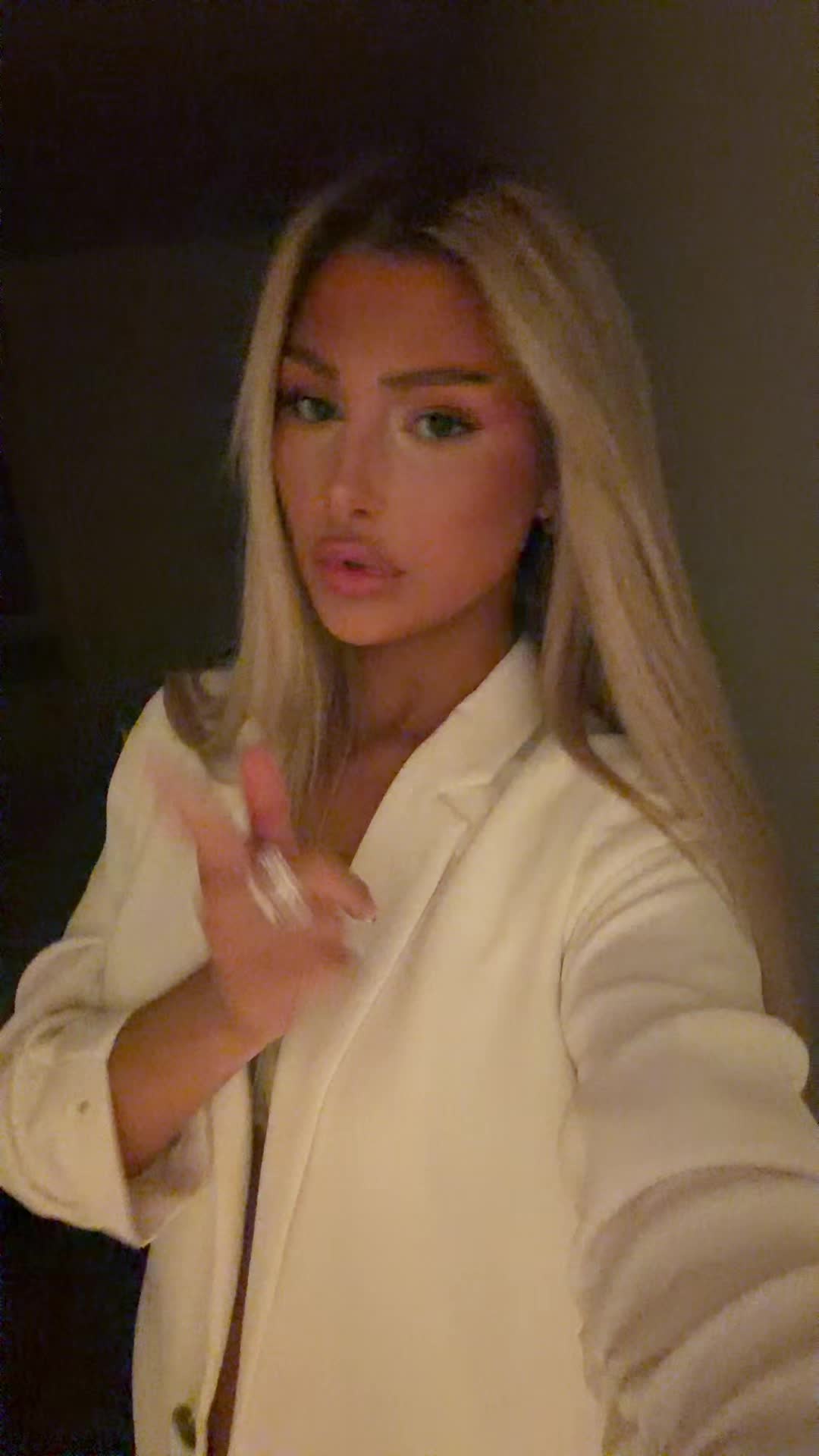 @blondiexbabe