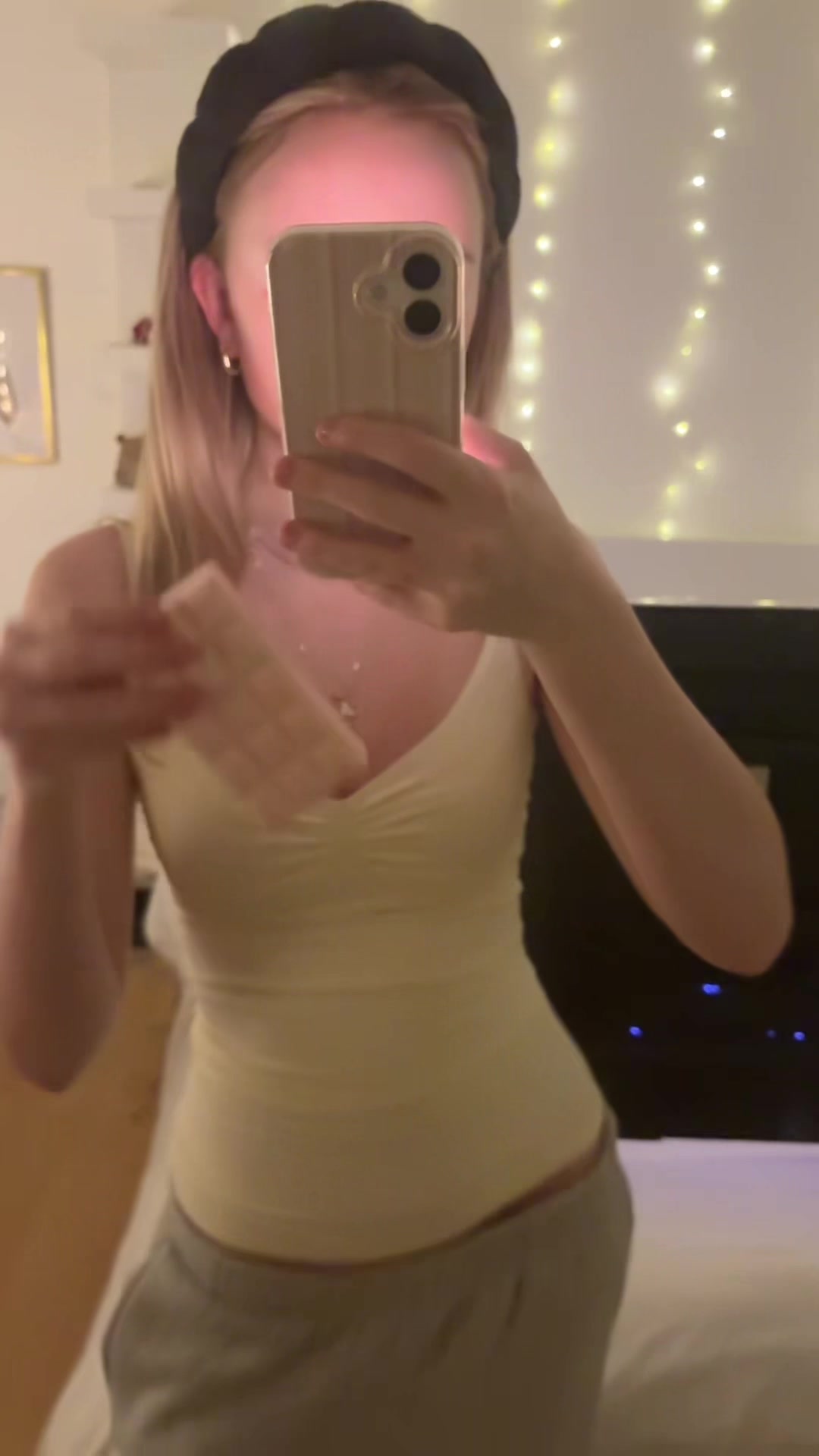 @𝐦𝐨𝐥𝐥𝐬