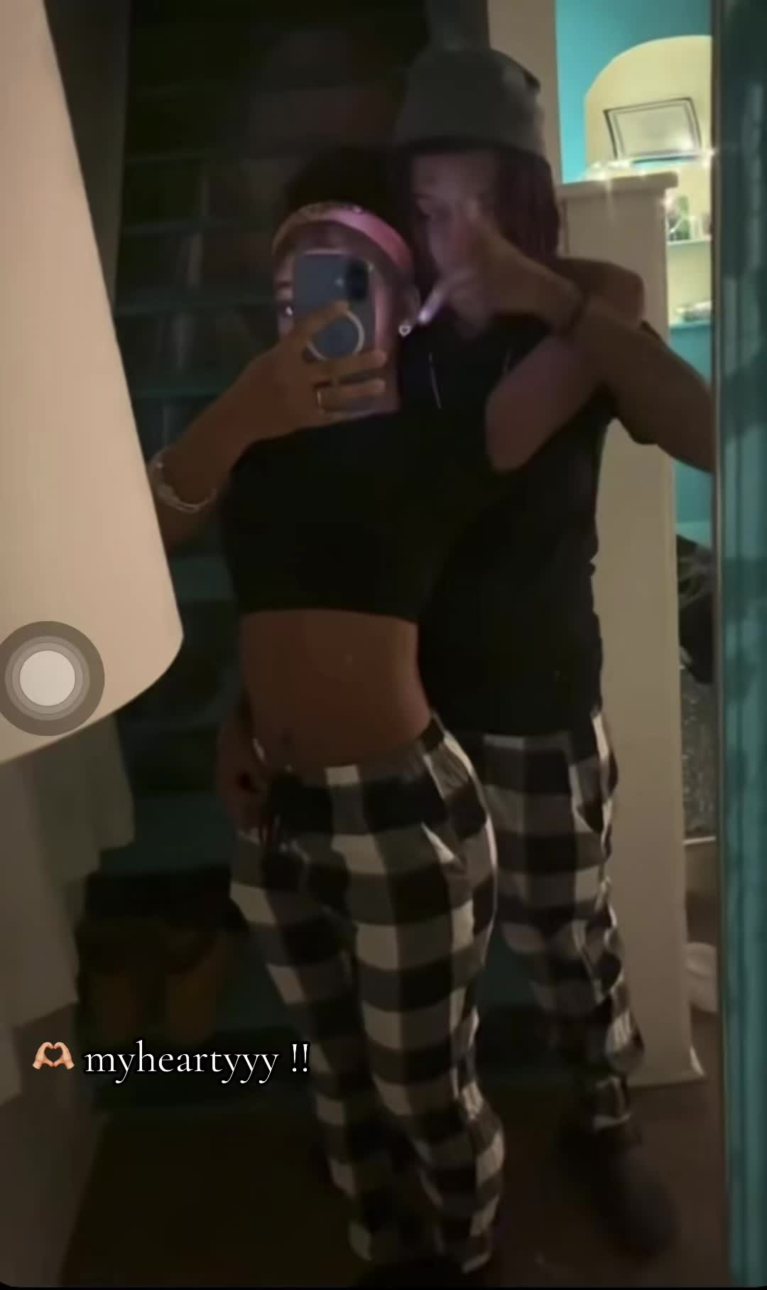 @👩🏽❤️💋👨🏾.
