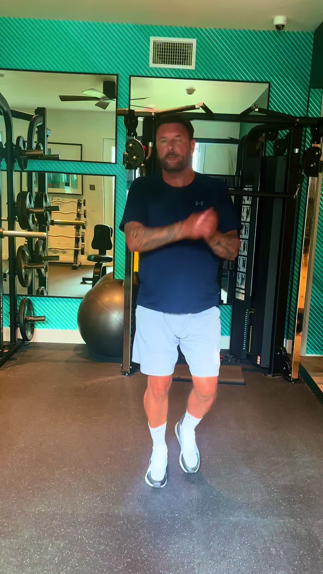@roberthisee
