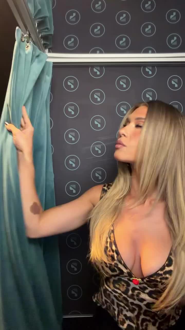 @Celebrity_Babes