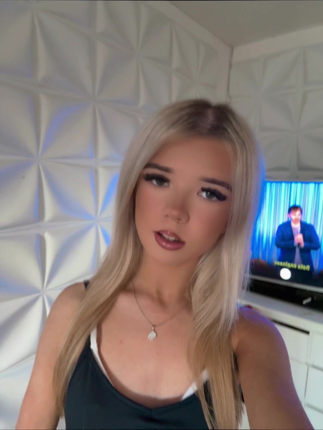 @👸🏼