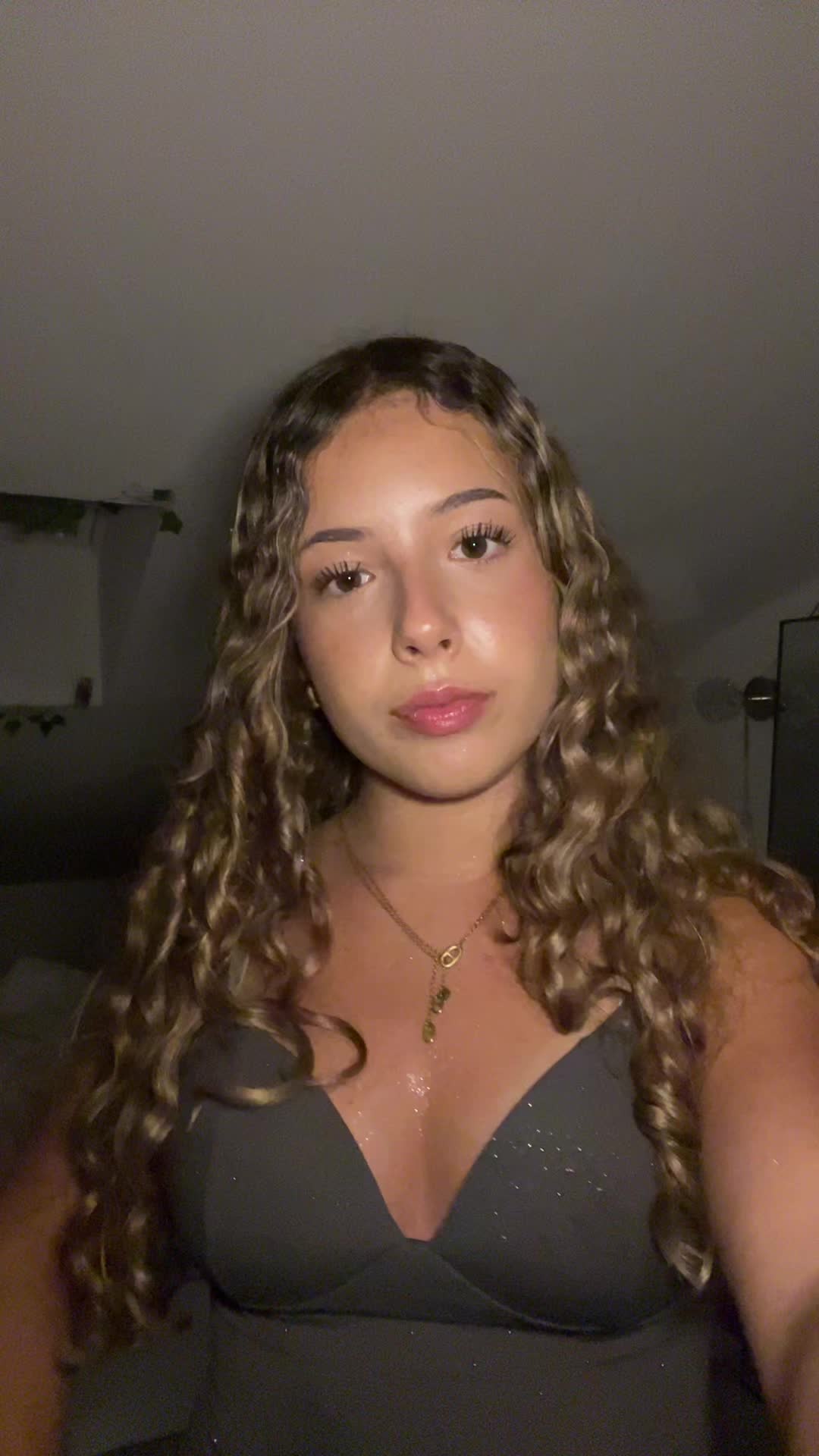 @𝐑𝐨𝐱𝐚𝐧𝐞&rsquo;🧞&zwj;♀️