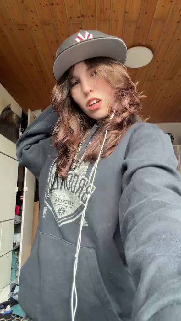 @𝒯𝒶𝓂𝒾🦝🛹🎸