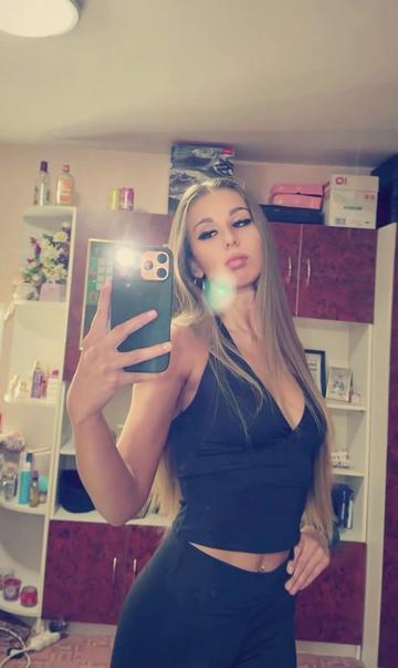 @Alexandra Moldov&aacute;n