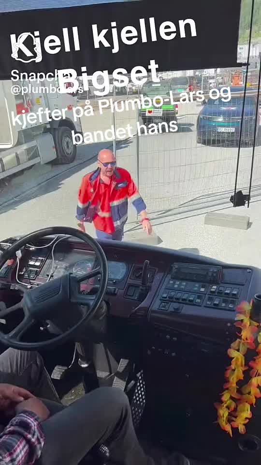 @😉