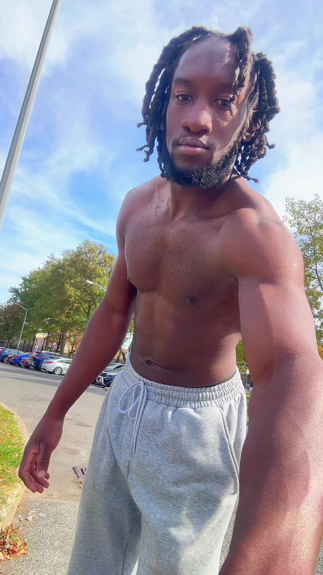 @Jaybenzoe