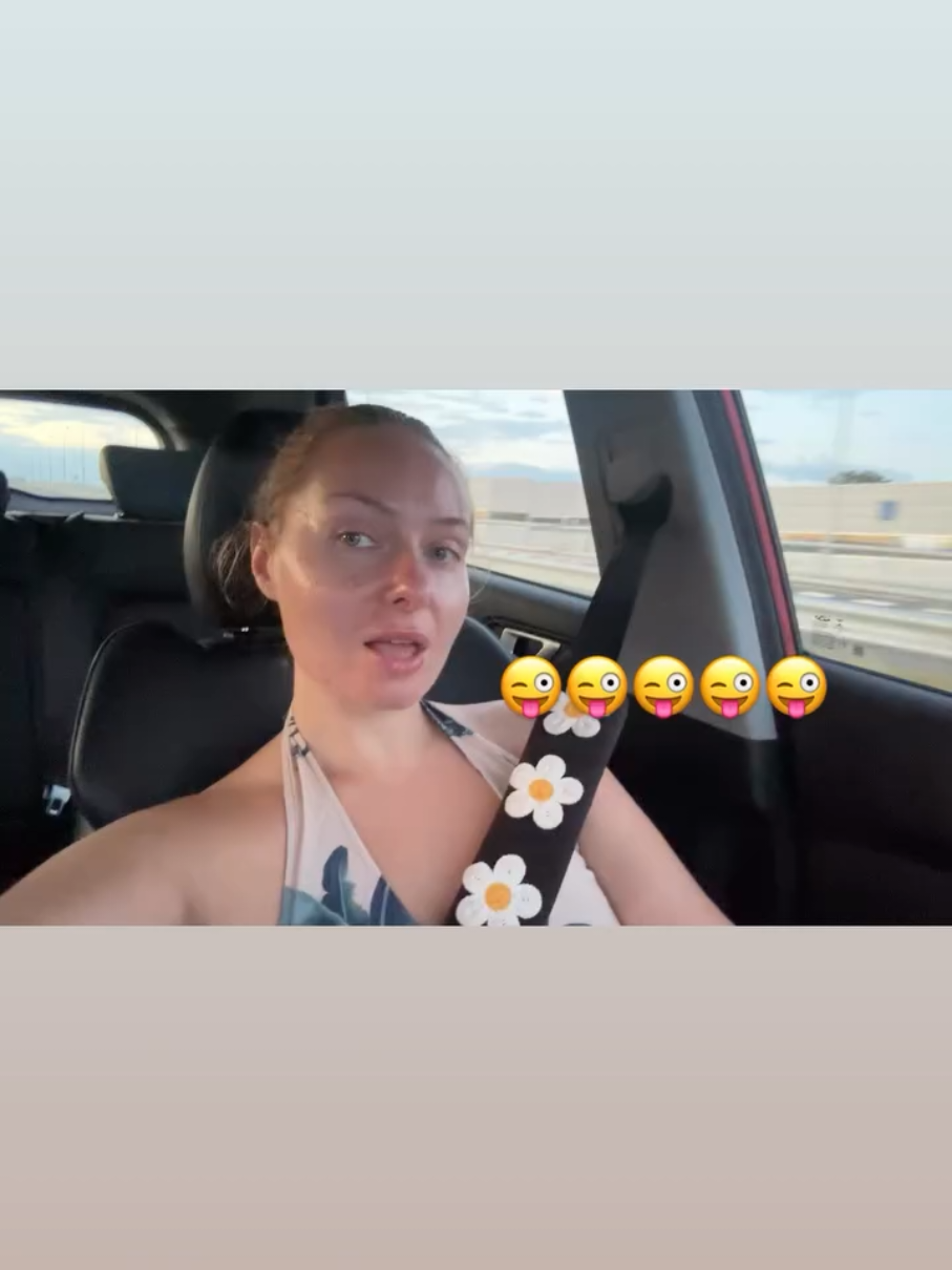 @𝐀𝐦𝐞𝐥𝐢𝐚🧸