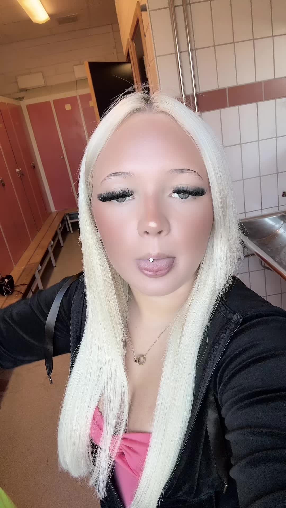 @🫰🫰