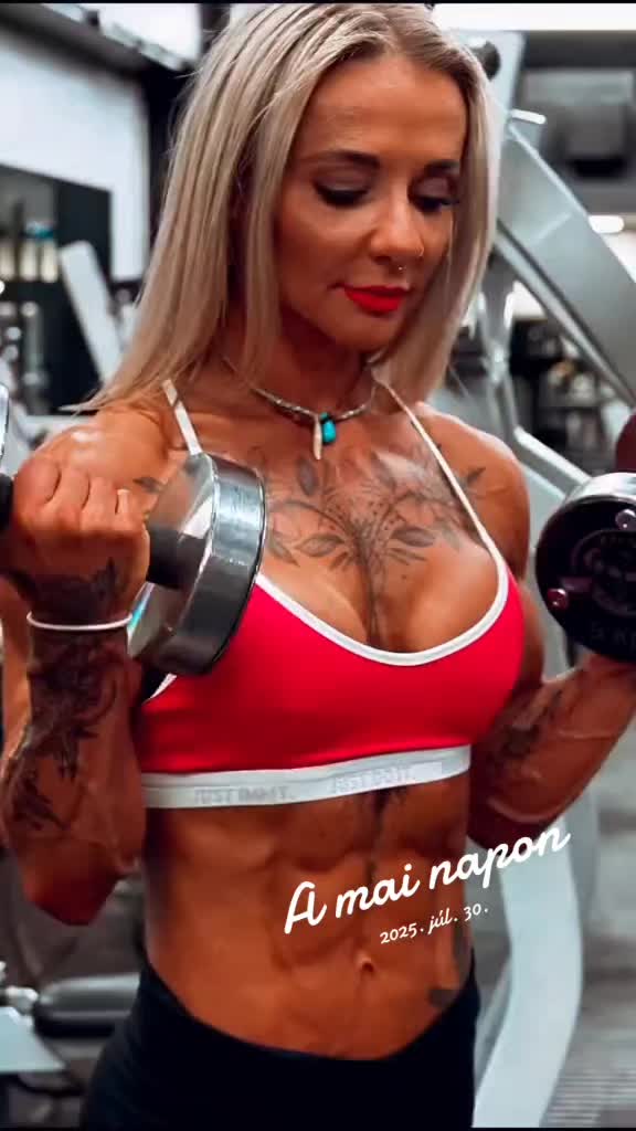 @musclegirls