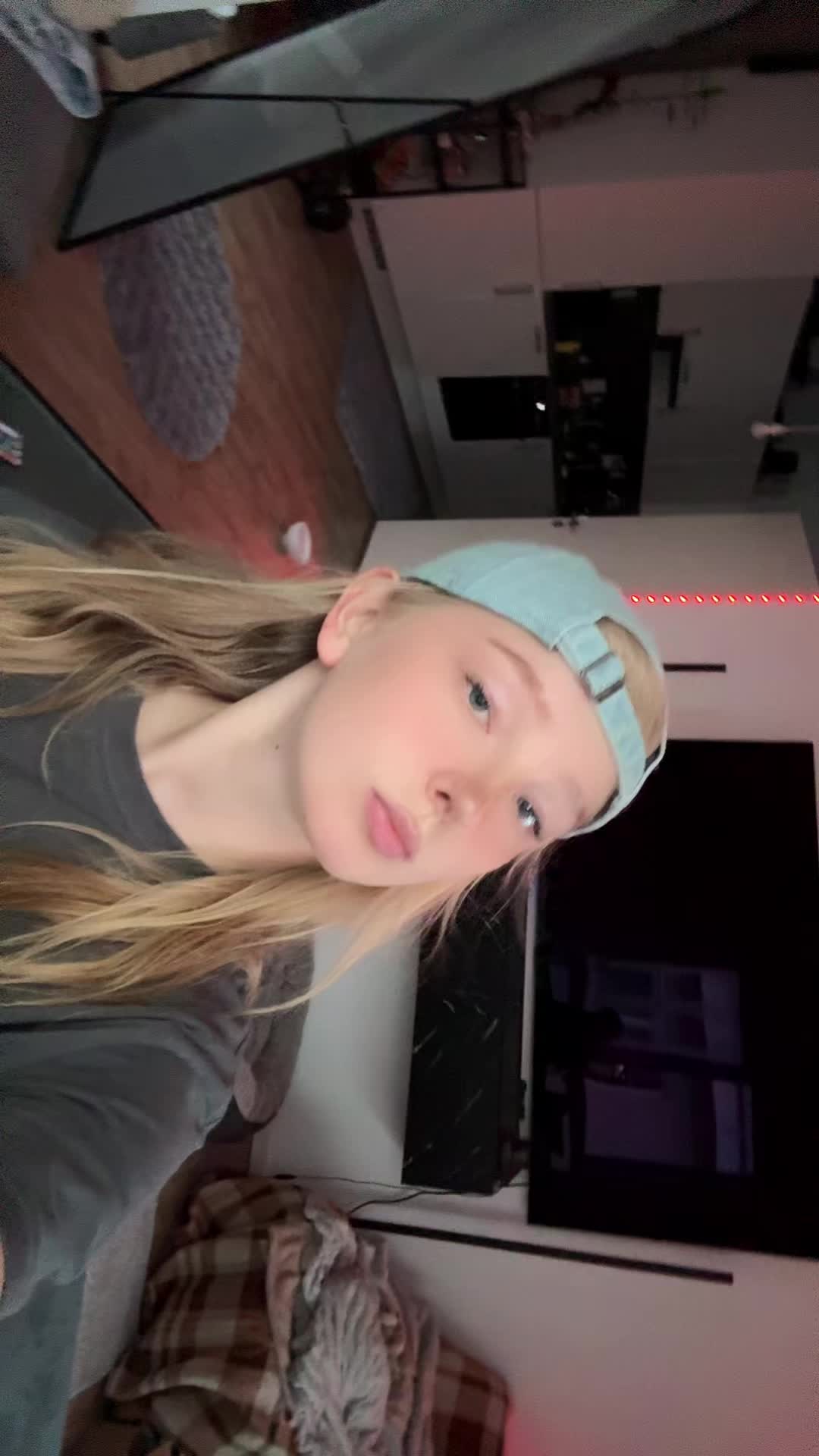 @Blonde_vivi