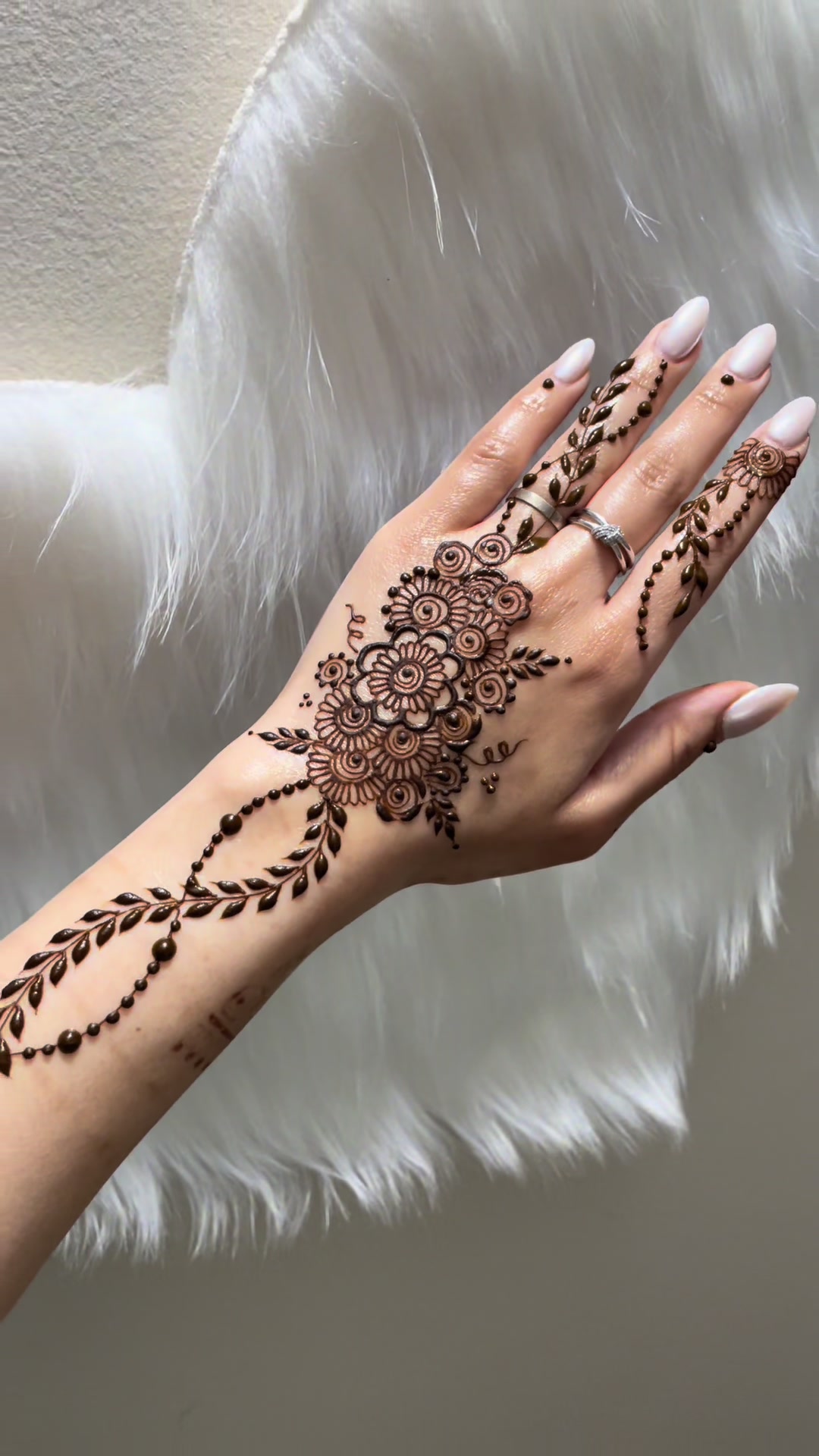 @charmsofmehandi