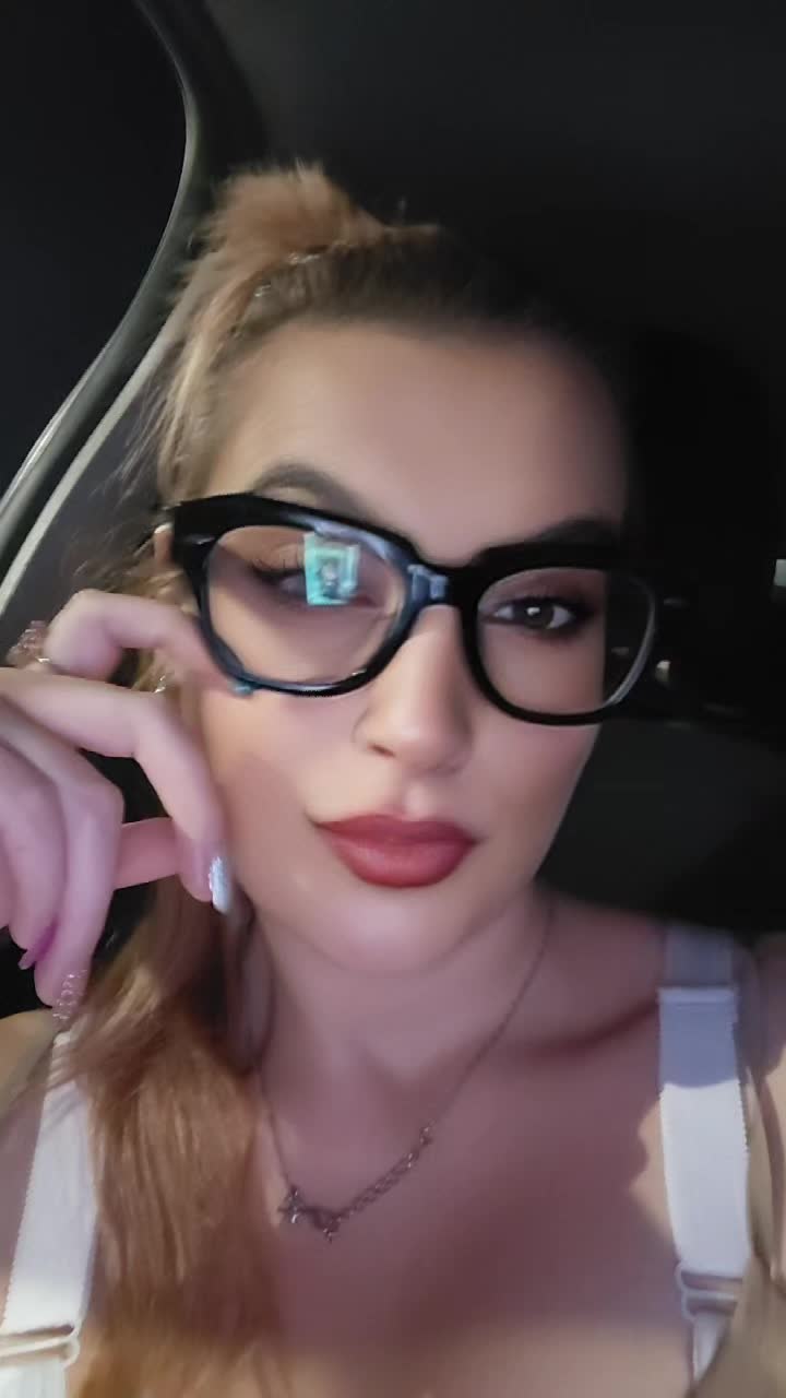 @Vanessa 🤍💜🦋