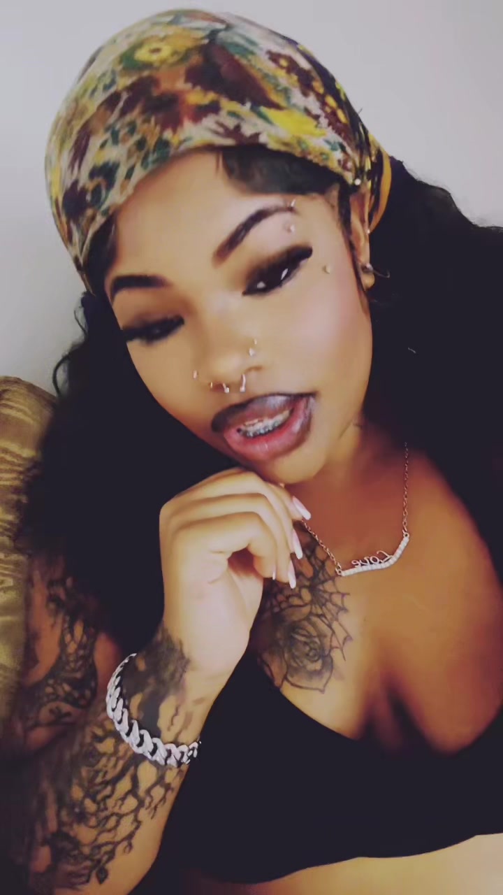@stlh0ttie_
