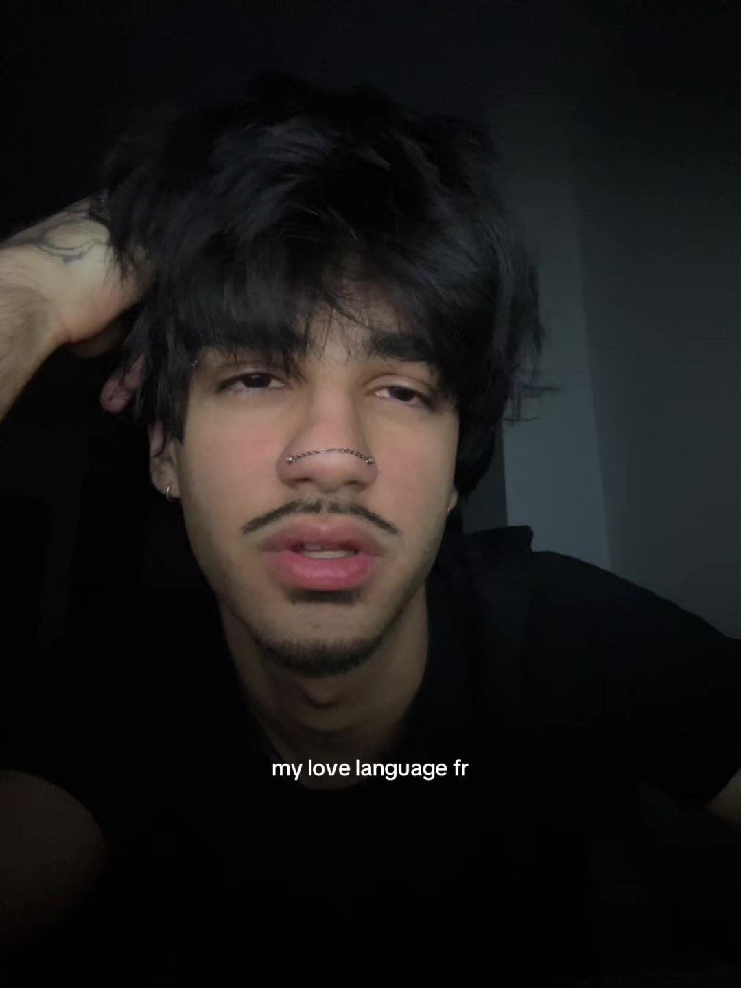 @￴