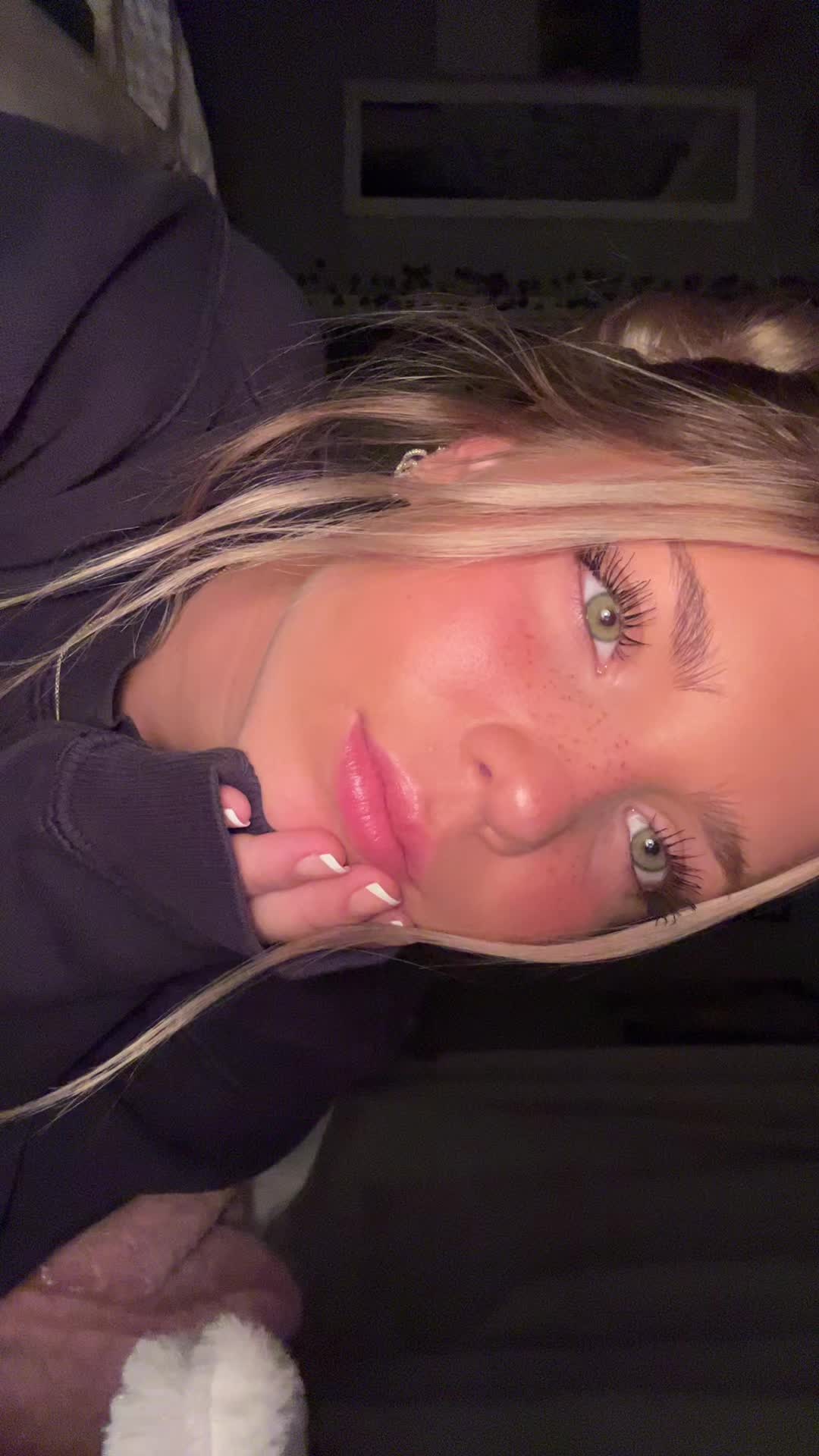 @$elena😛