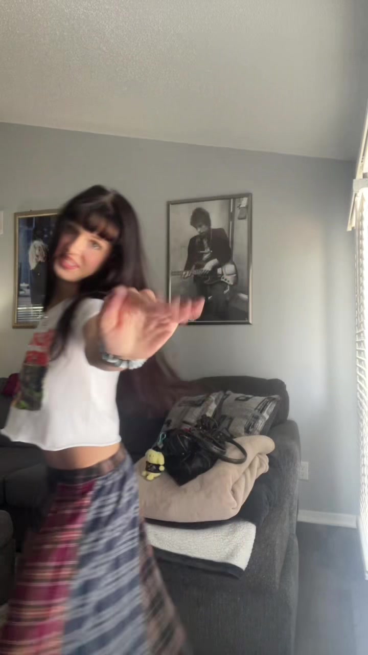 @moodybluu