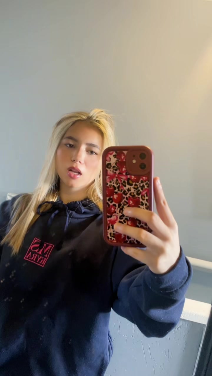 @roxannelewisxxx