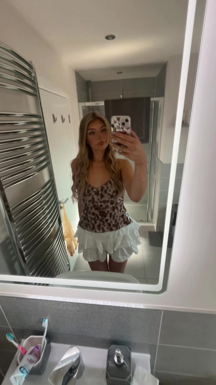 @anniemcl_