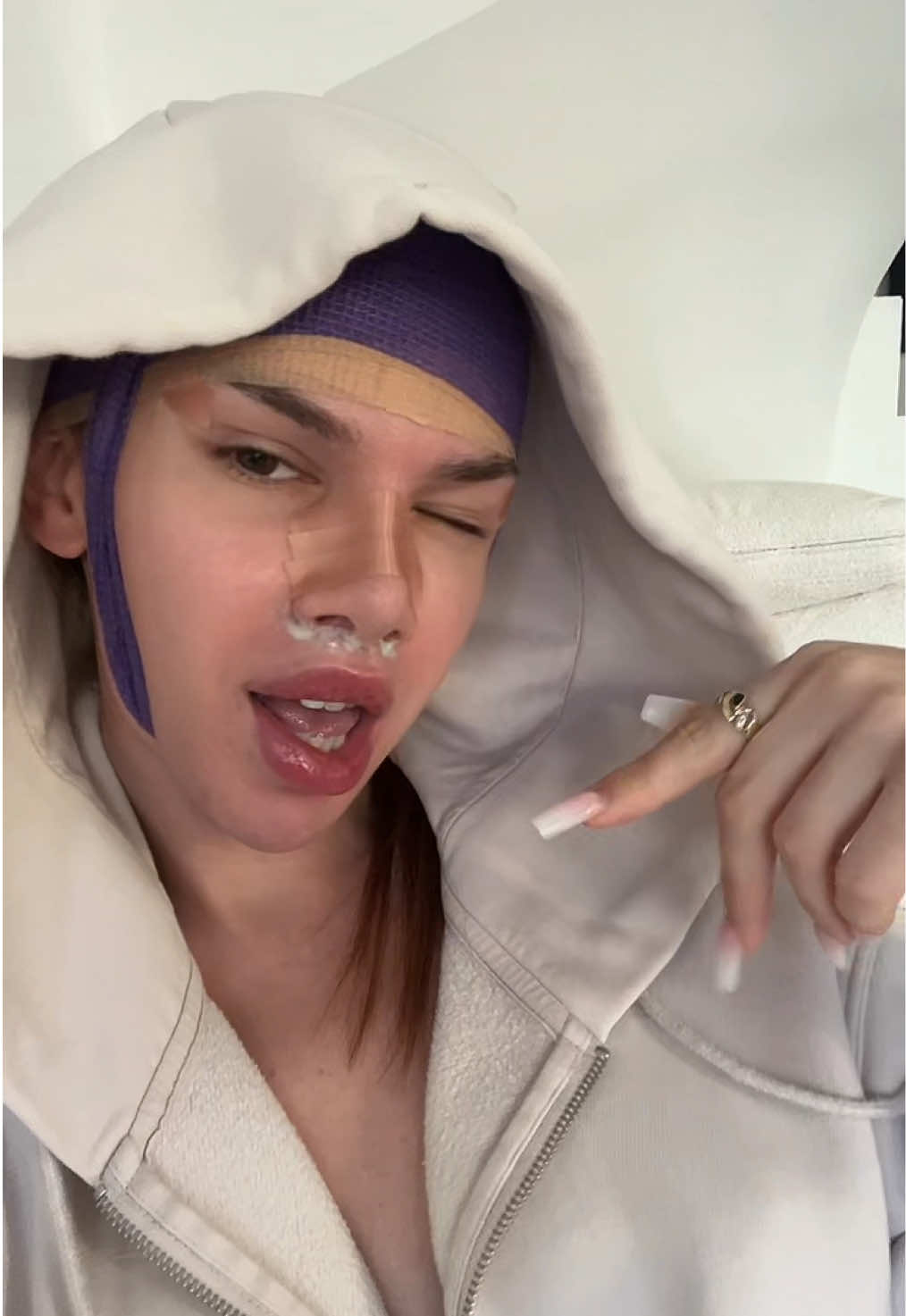 @Eyesonlia_