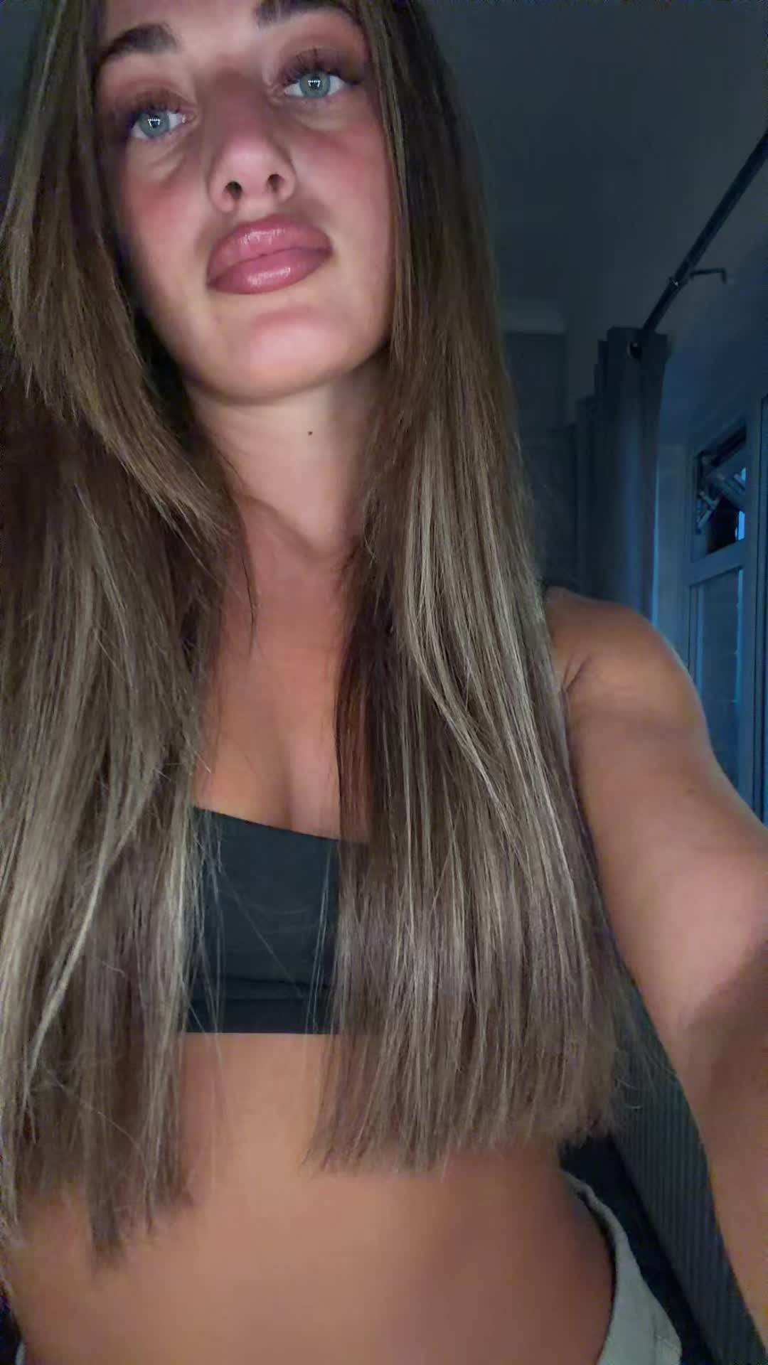 @𝐴𝑚𝑒𝑙𝑖𝑒 𝑟𝑜𝑠𝑒 ♡︎