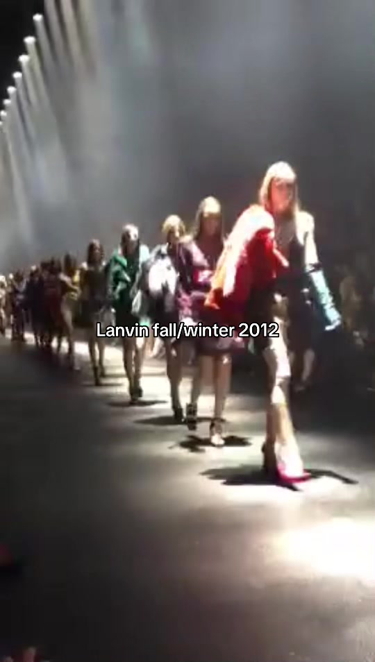 @model blogger