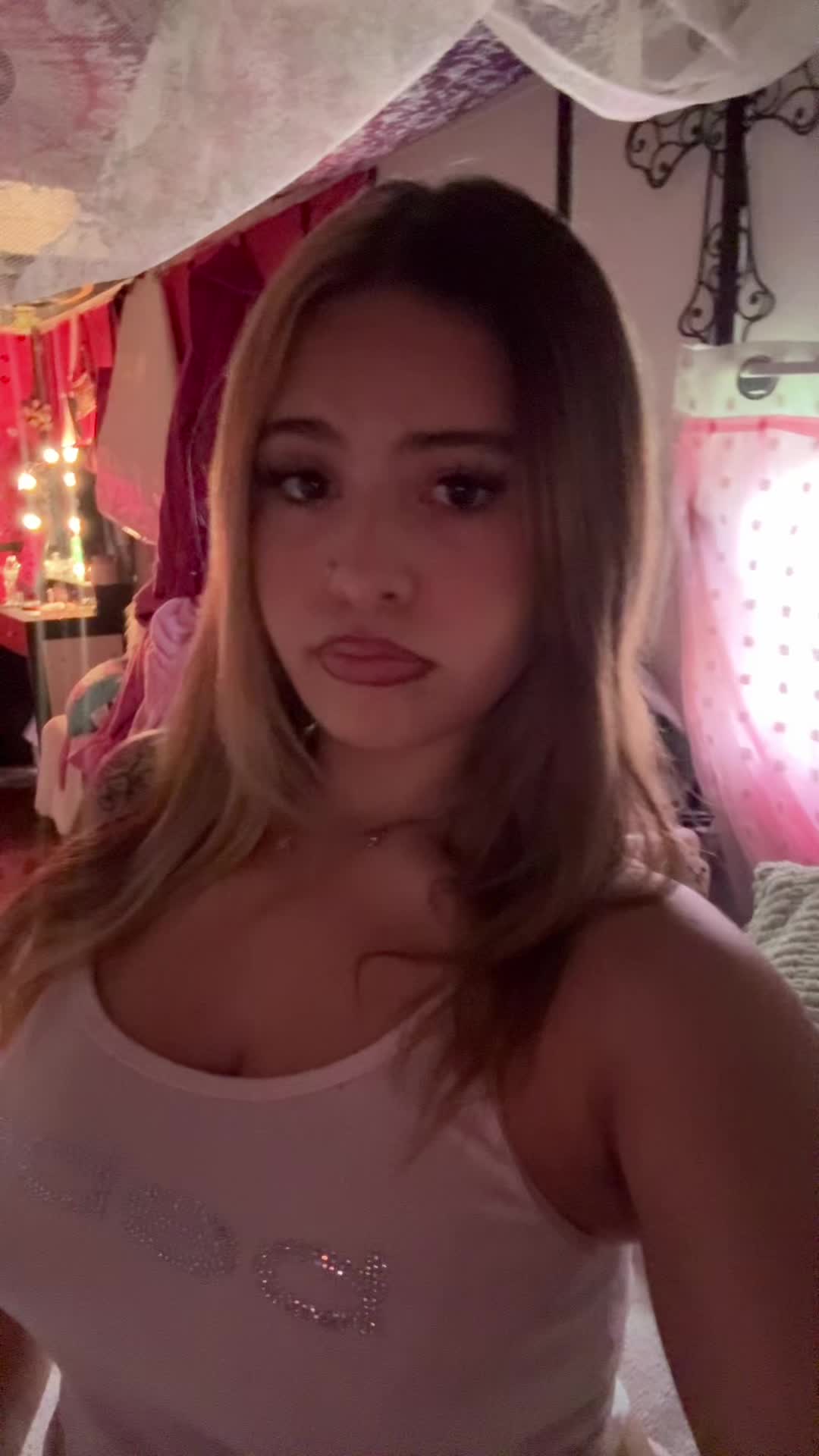 @Claudia โฑ