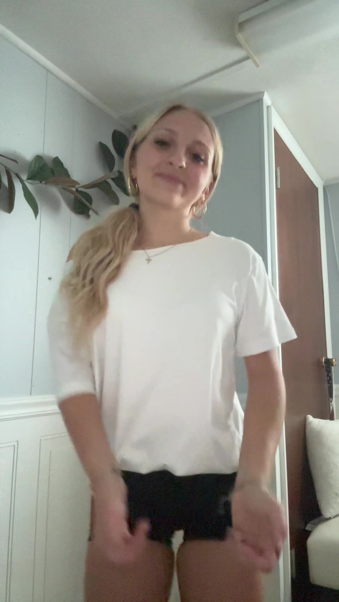@lillycarns