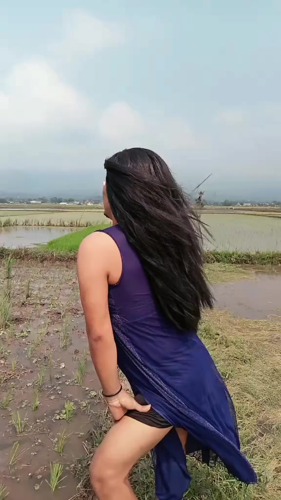 @manda si artis nyebur sawah
