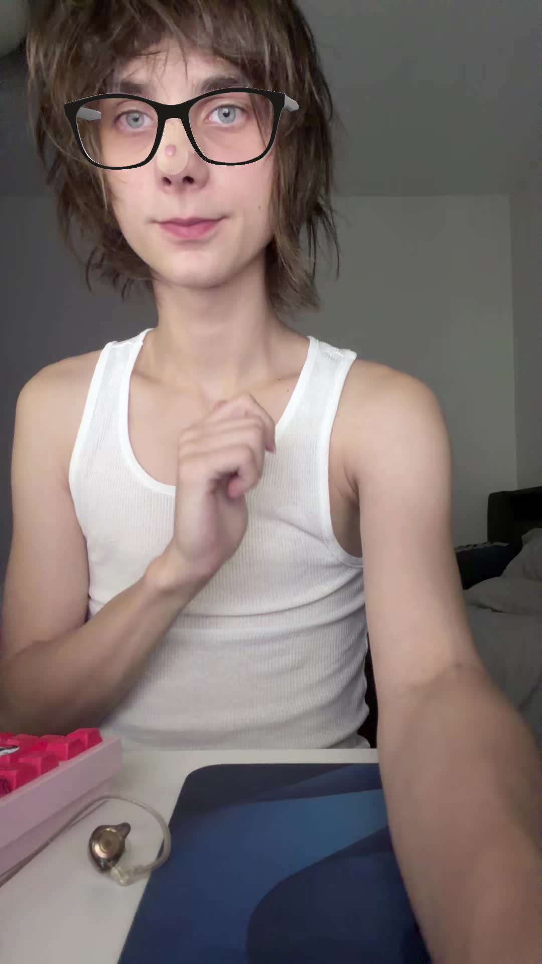 @hlor3i