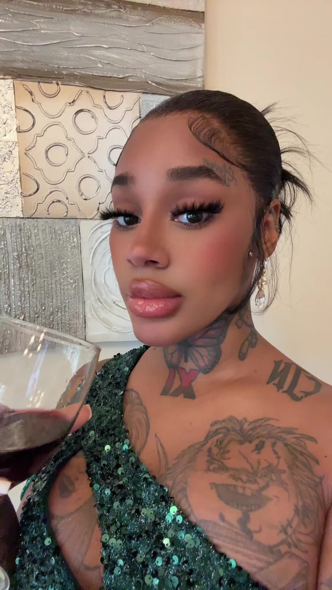 @IT GIRL BEAUTY BAR