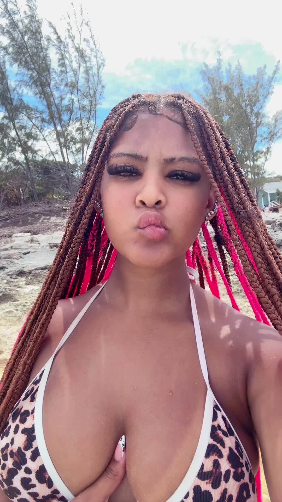 @M🌟