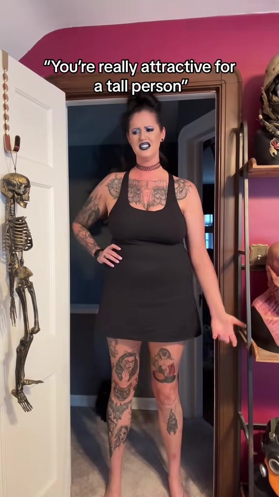 @6’7” Haunt Chick