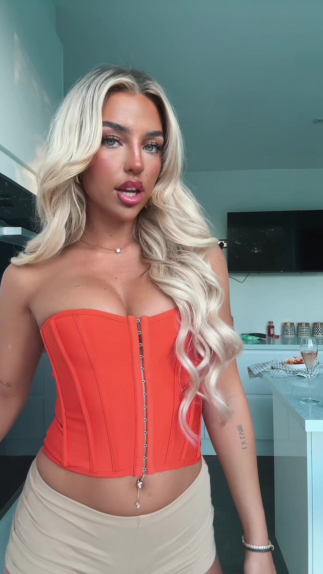 @jorjalavinia