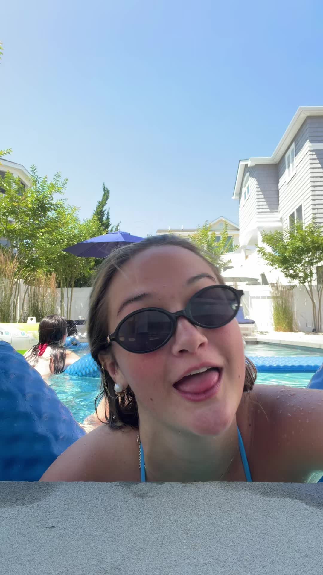 @Ella