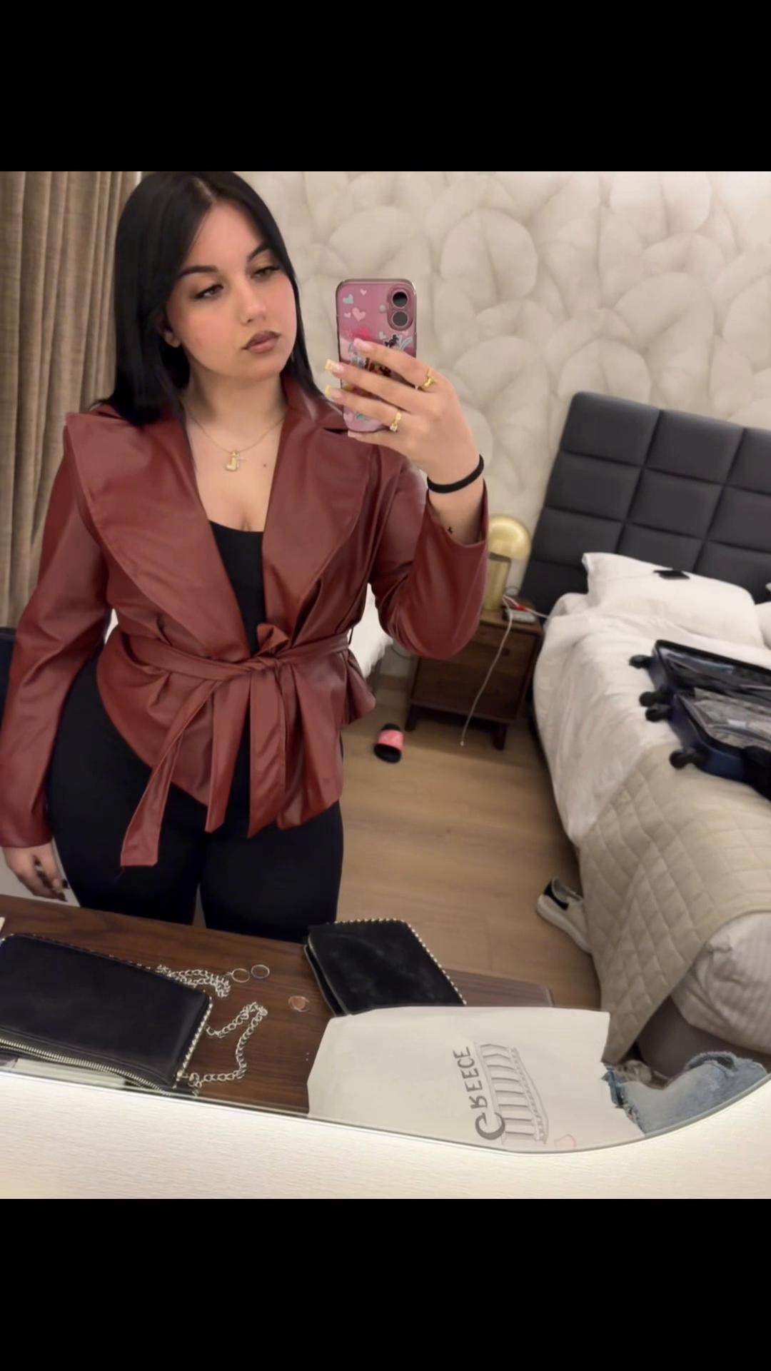 @🍒👩🏻