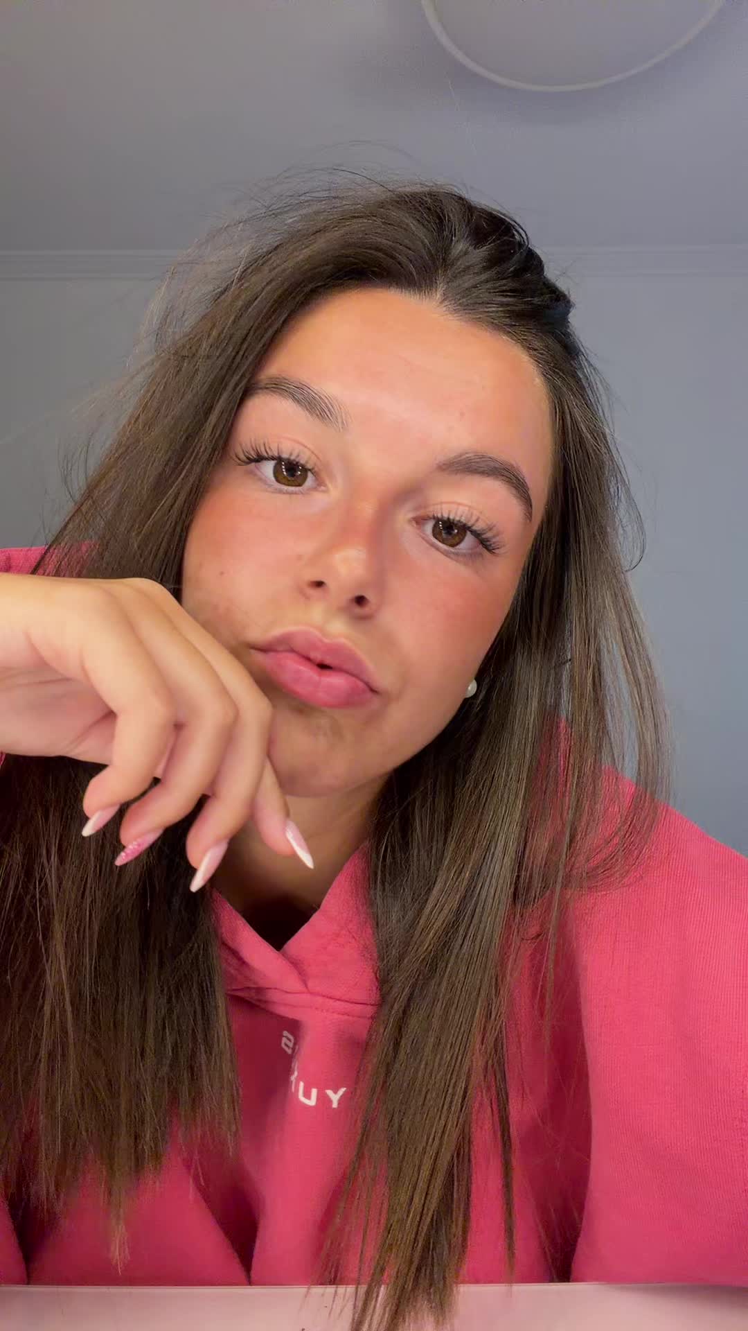 @𝚐𝚕𝚘𝚛𝚒𝚒𝚊